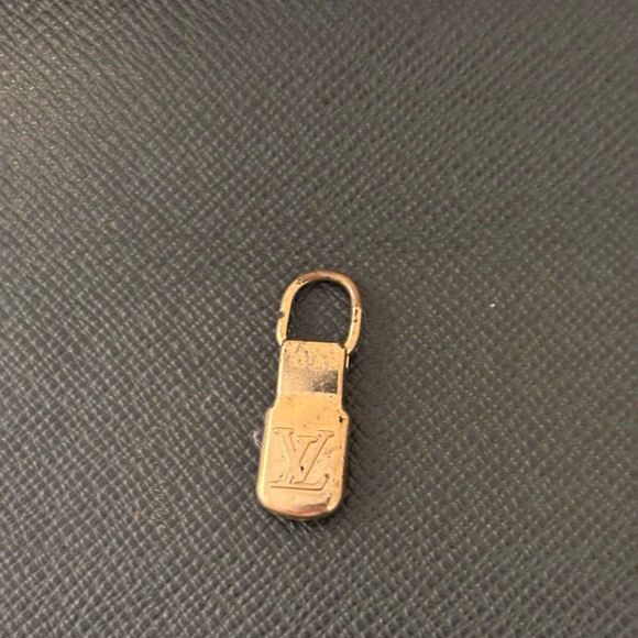 Authentic Louis Vuitton zipper pull - Picture 1 of 2
